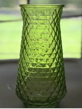 Green Vintage DPS Paula ‘Pineapple’ Diamond Cut 9 in Vase, EUC